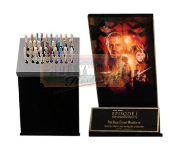 30 pod race crowd miniatures