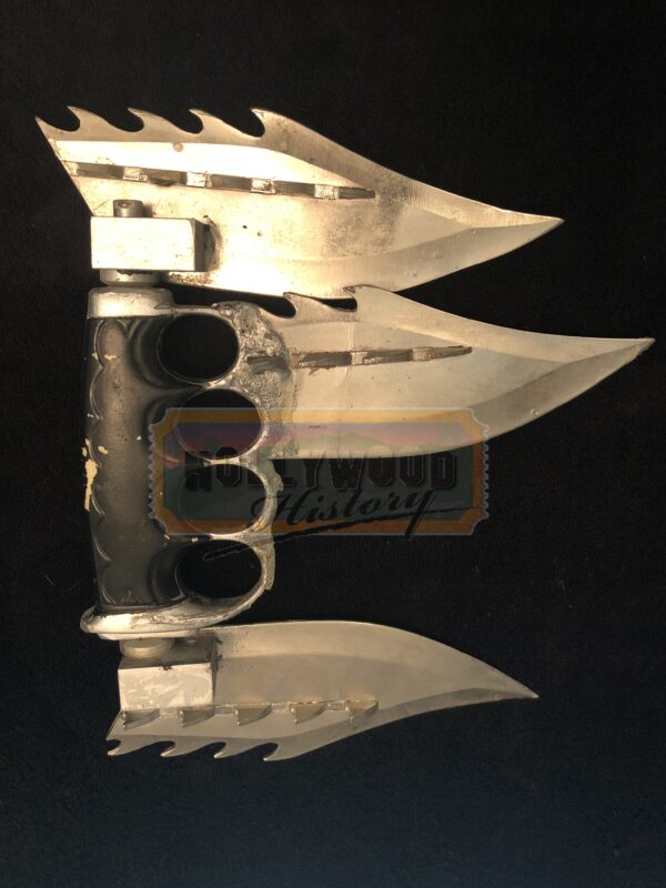 LaidtoRest2HeroTripleBladedKnifeBack_01