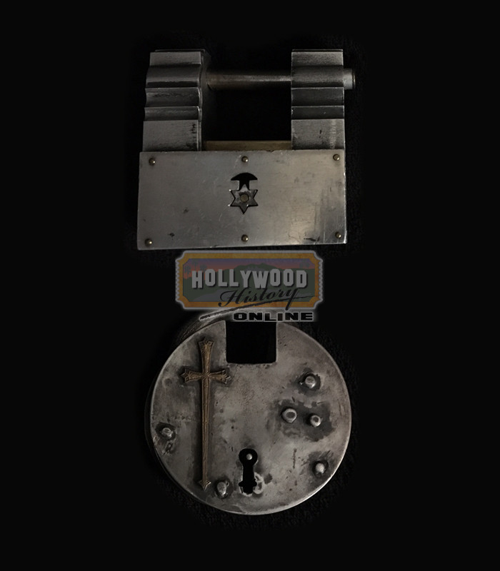 Red Riding Hood<br><br> Valerie's Shackle Locks