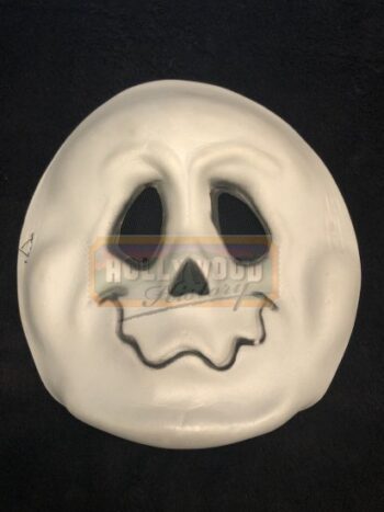 kurt buckman’s (jason sudeikis) scary mask