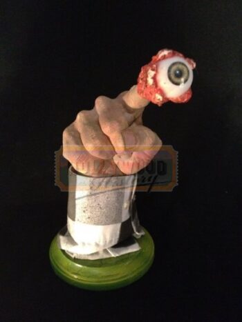 adam’s (alec baldwin) eye