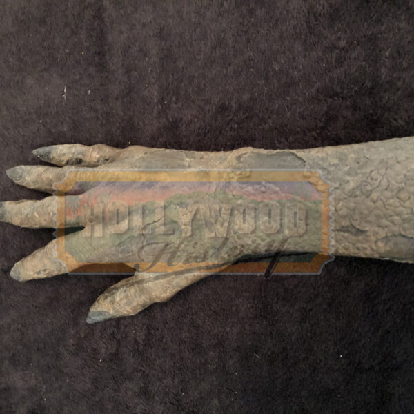 Puppeteered Creeper Hand